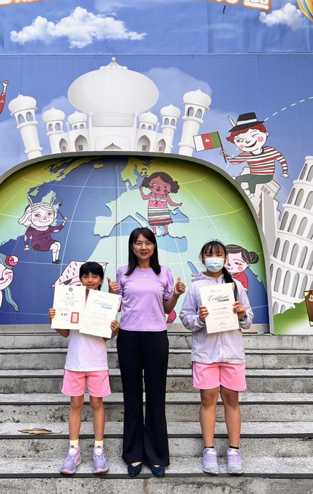珩行天下英語演講競賽  412戴宇捷   504温珮筑榮獲詩文朗誦組 榮譽證書(另開新視窗/jpg檔)圖片