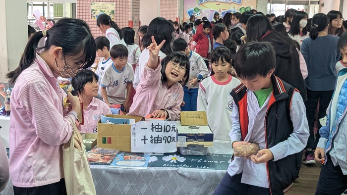 跳蚤市場活動花絮(另開新視窗/jpg檔)圖片