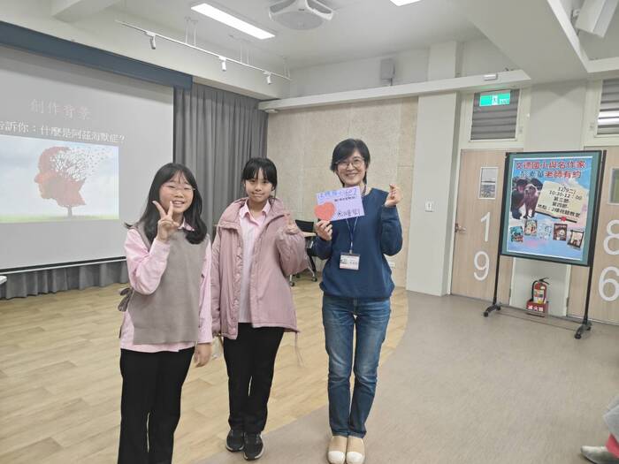 607小朋友用心做卡片致贈彭老師(另開新視窗/jpg檔)圖片