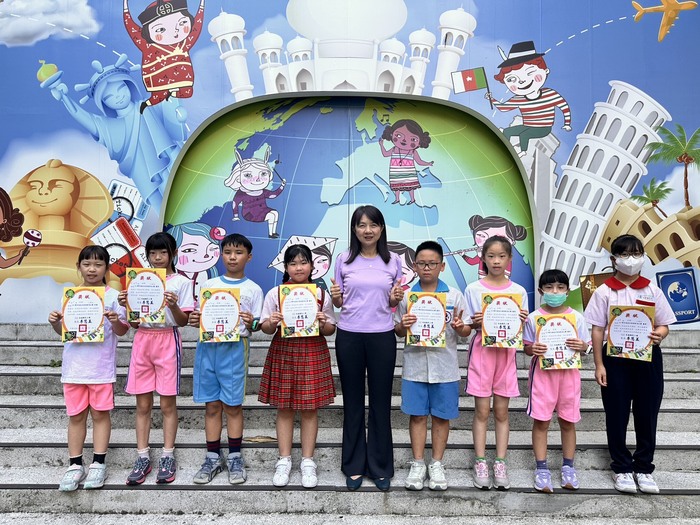 113學年度校內英語歌唱比賽 年級特優獎407    年級優等403 405  406  408  411   412   415(另開新視窗/jpg檔)圖片