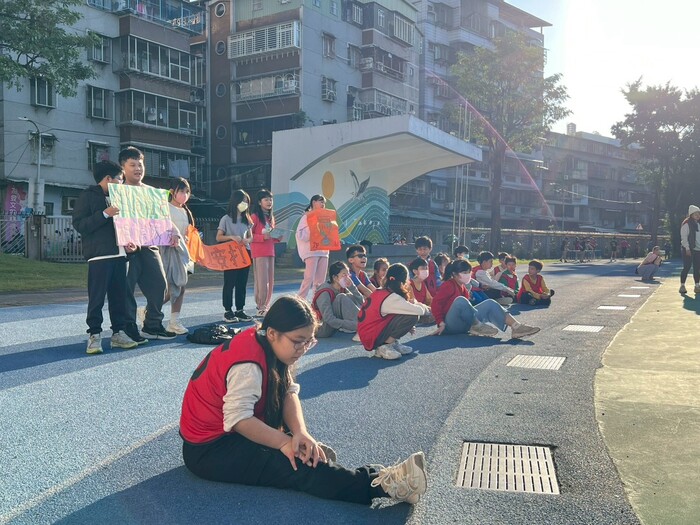 512熱情加油團(另開新視窗/jpg檔)圖片