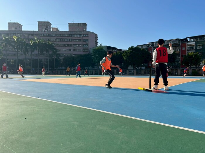 跑壘向前衝(另開新視窗/jpg檔)圖片